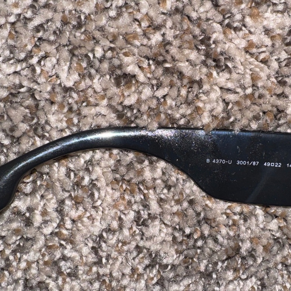 Burberry Black and Tan Oversized Sunglasses - Picture 9 of 10